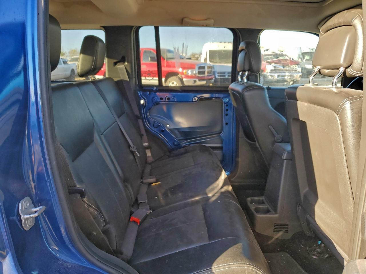 Jeep Liberty Limited Image 8