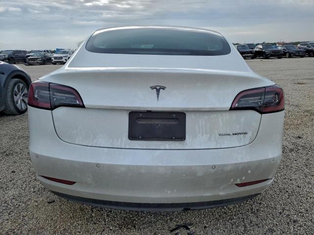 Tesla Model 3 Image 4