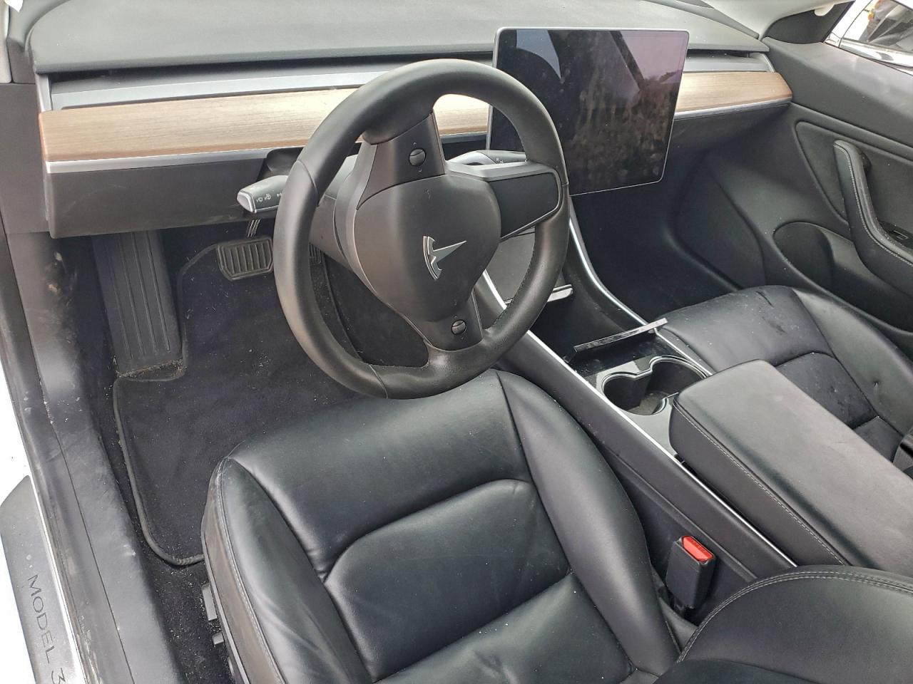 Tesla Model 3 Image 6