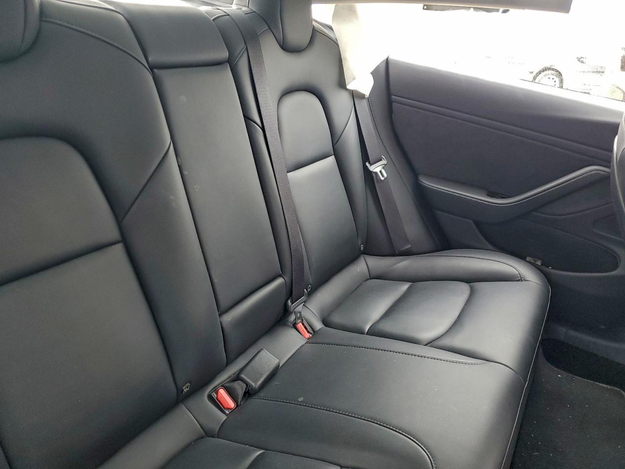 Tesla Model 3 Image 10