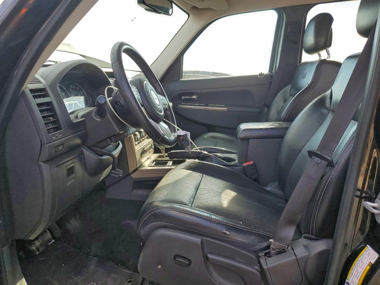 Jeep Liberty Jet Image 5