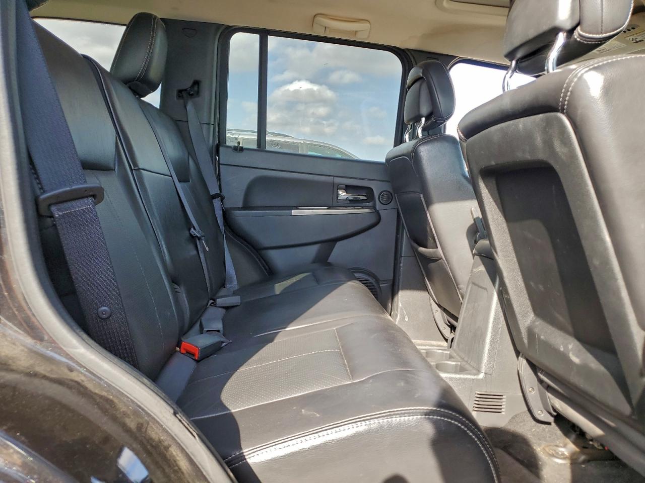 Jeep Liberty Jet Image 10