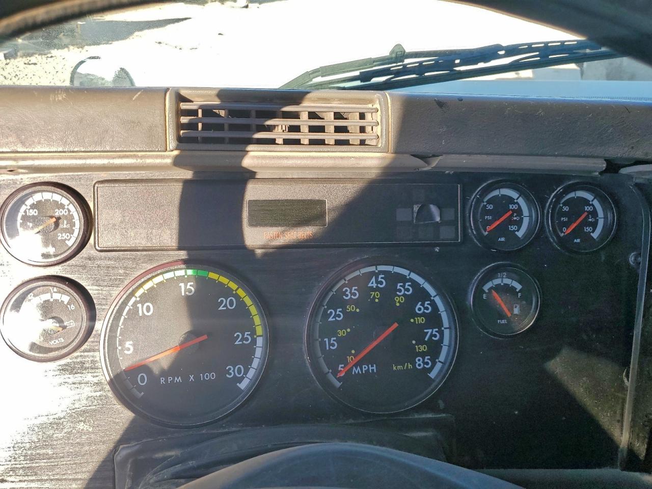 Freightliner Columbia 1 Columbia Image 9