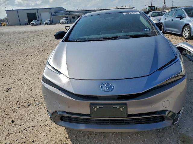 Toyota Prius Le Image 4