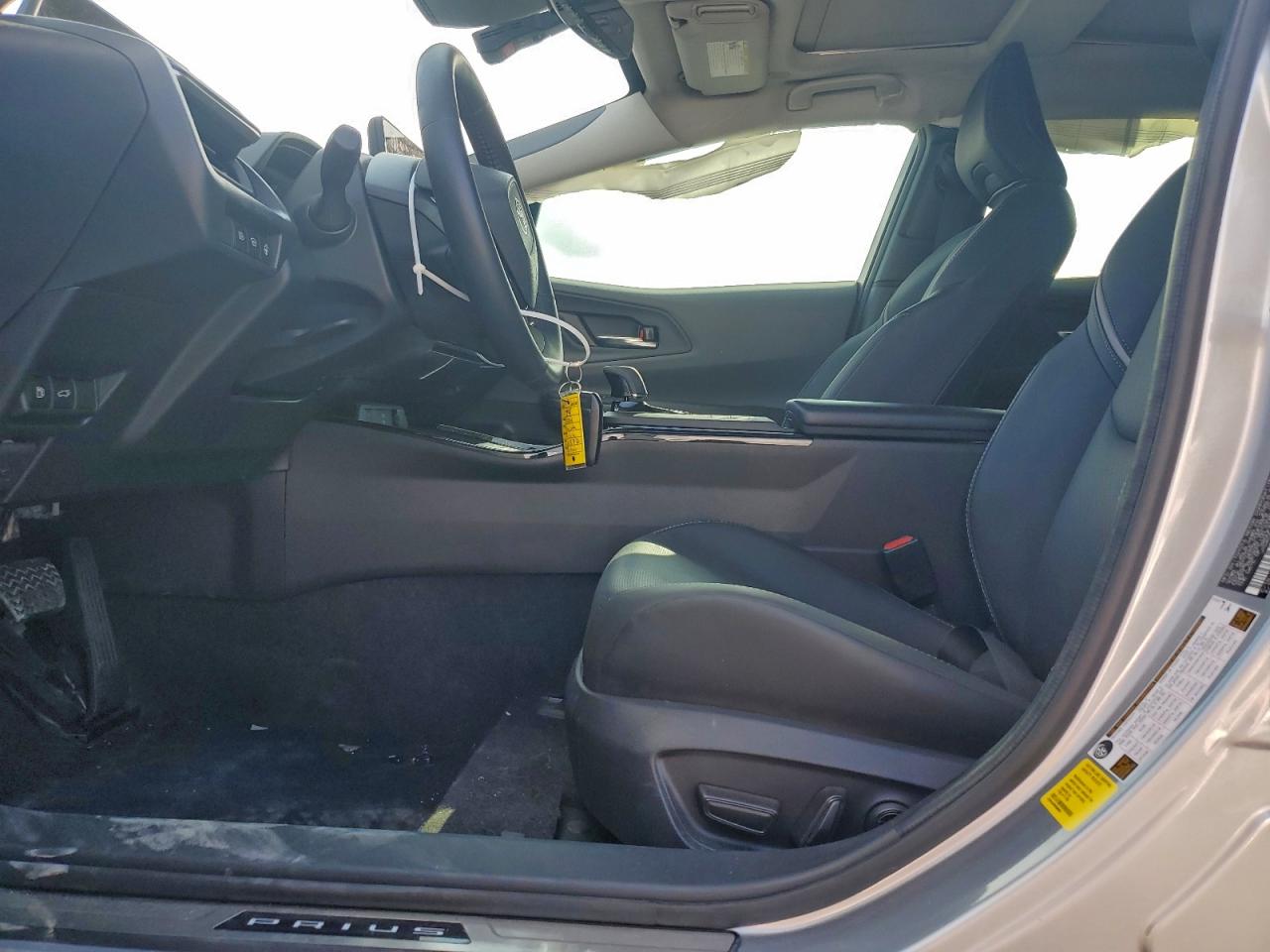 Toyota Prius Le Image 6