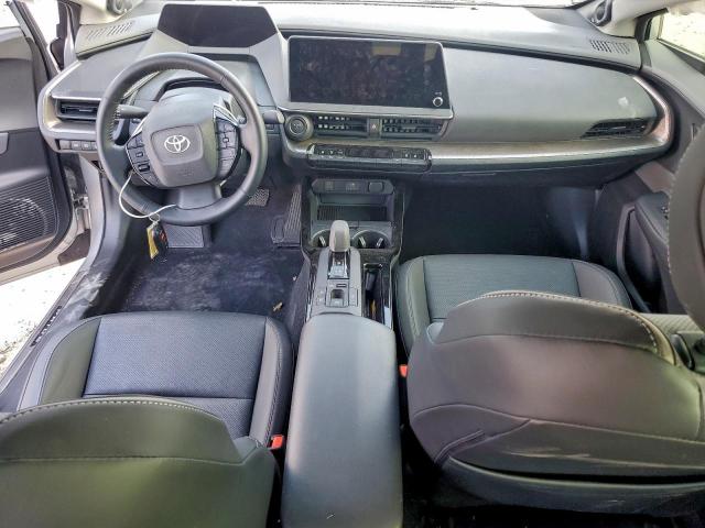 Toyota Prius Le Image 9