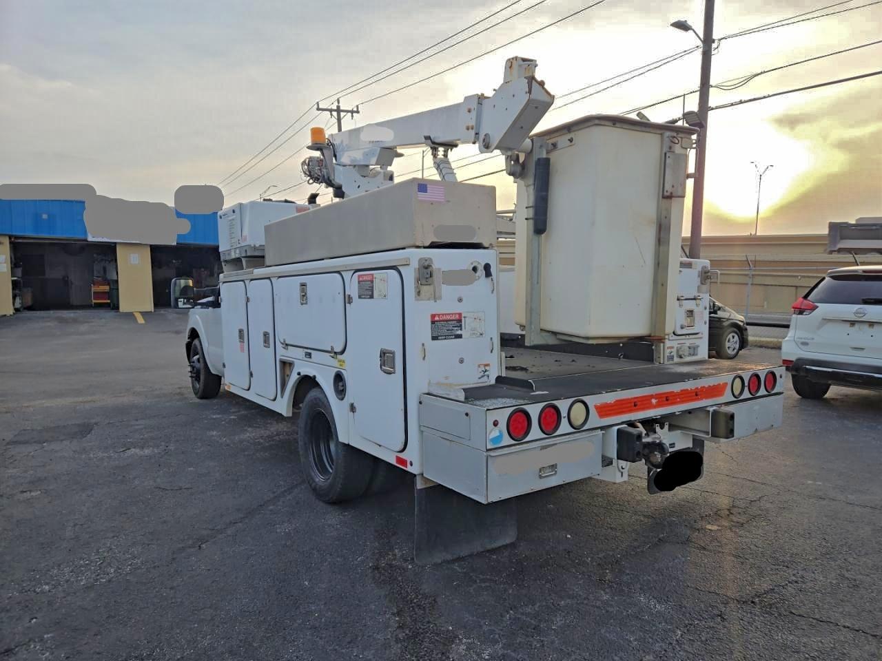 Ford F-350 Super Duty Image 3