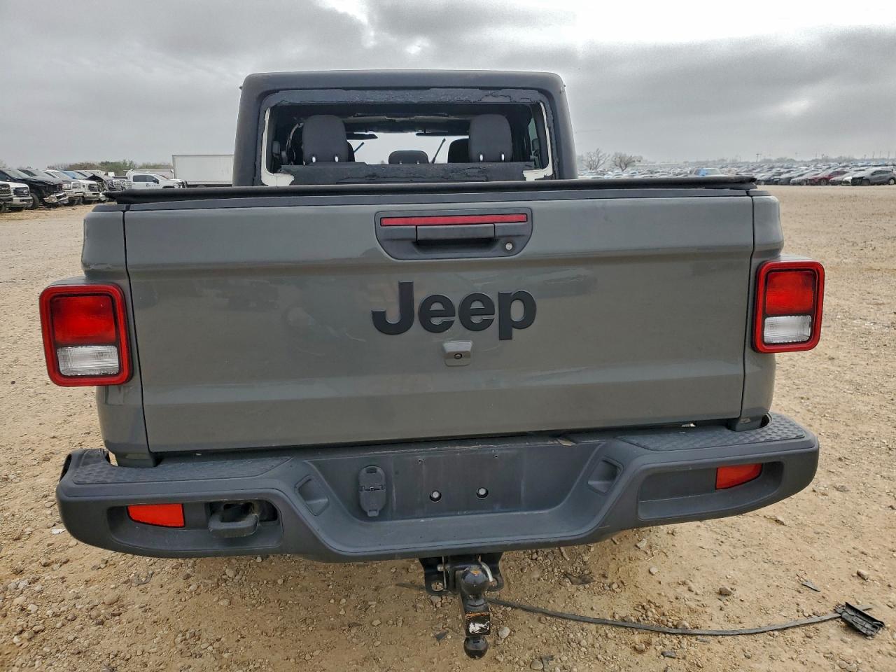 Jeep Gladiator Sport Image 2