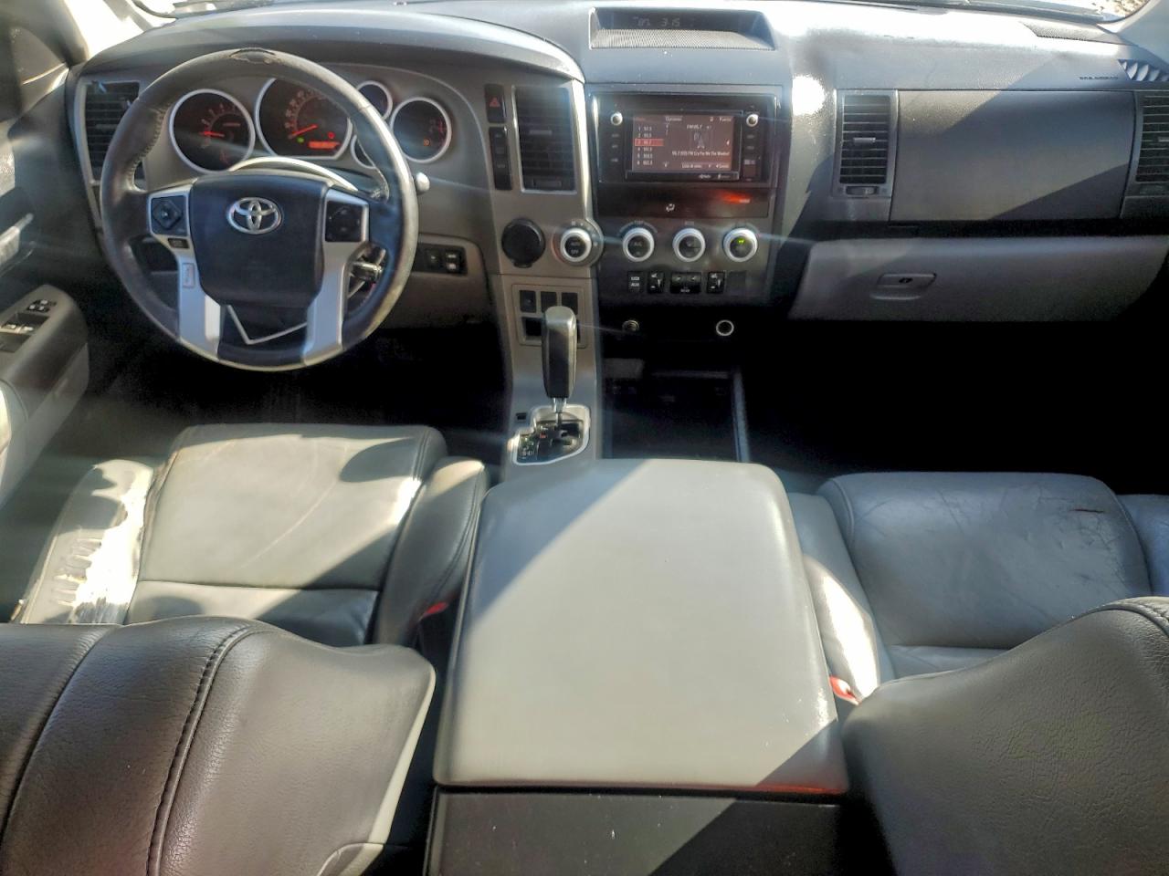 Toyota Sequoia Sr5 Image 5