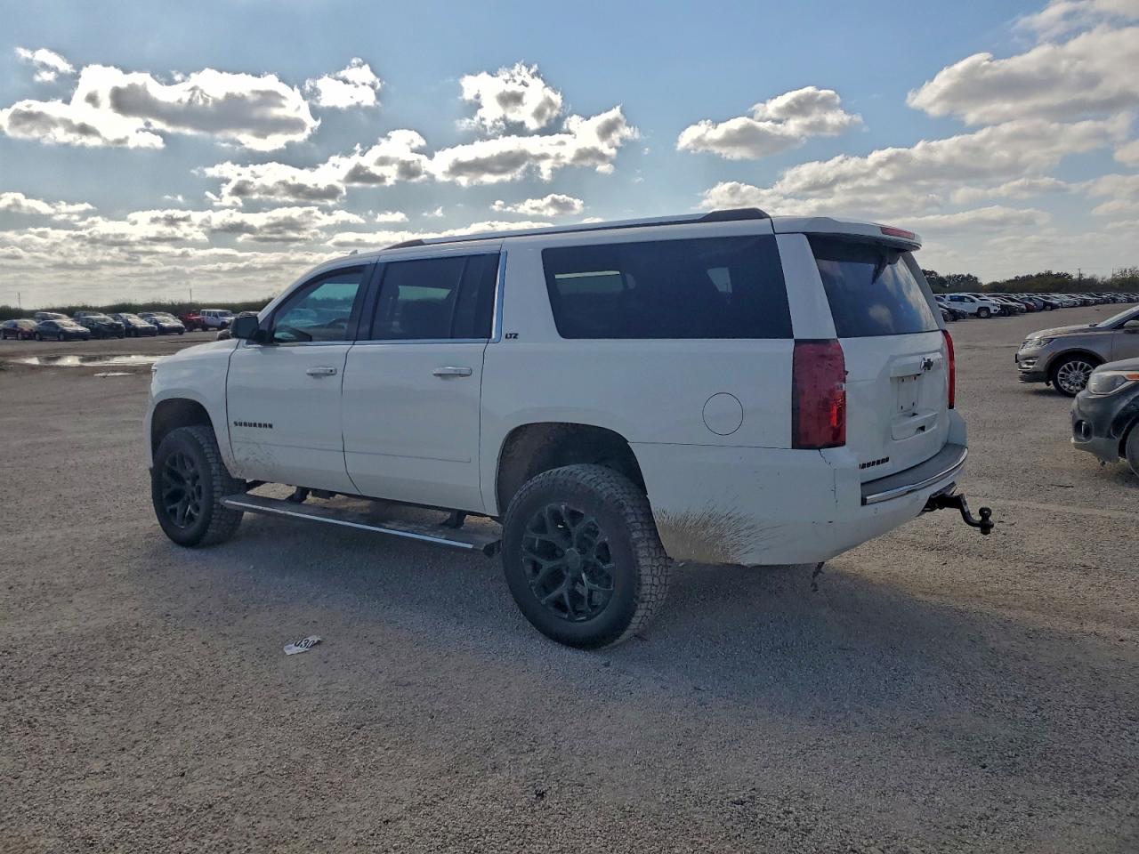 Chevrolet Suburban C1500 Ltz Image 3