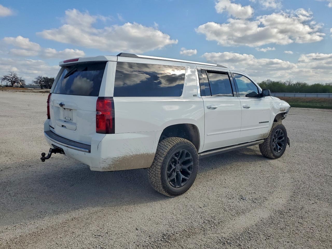 Chevrolet Suburban C1500 Ltz Image 8