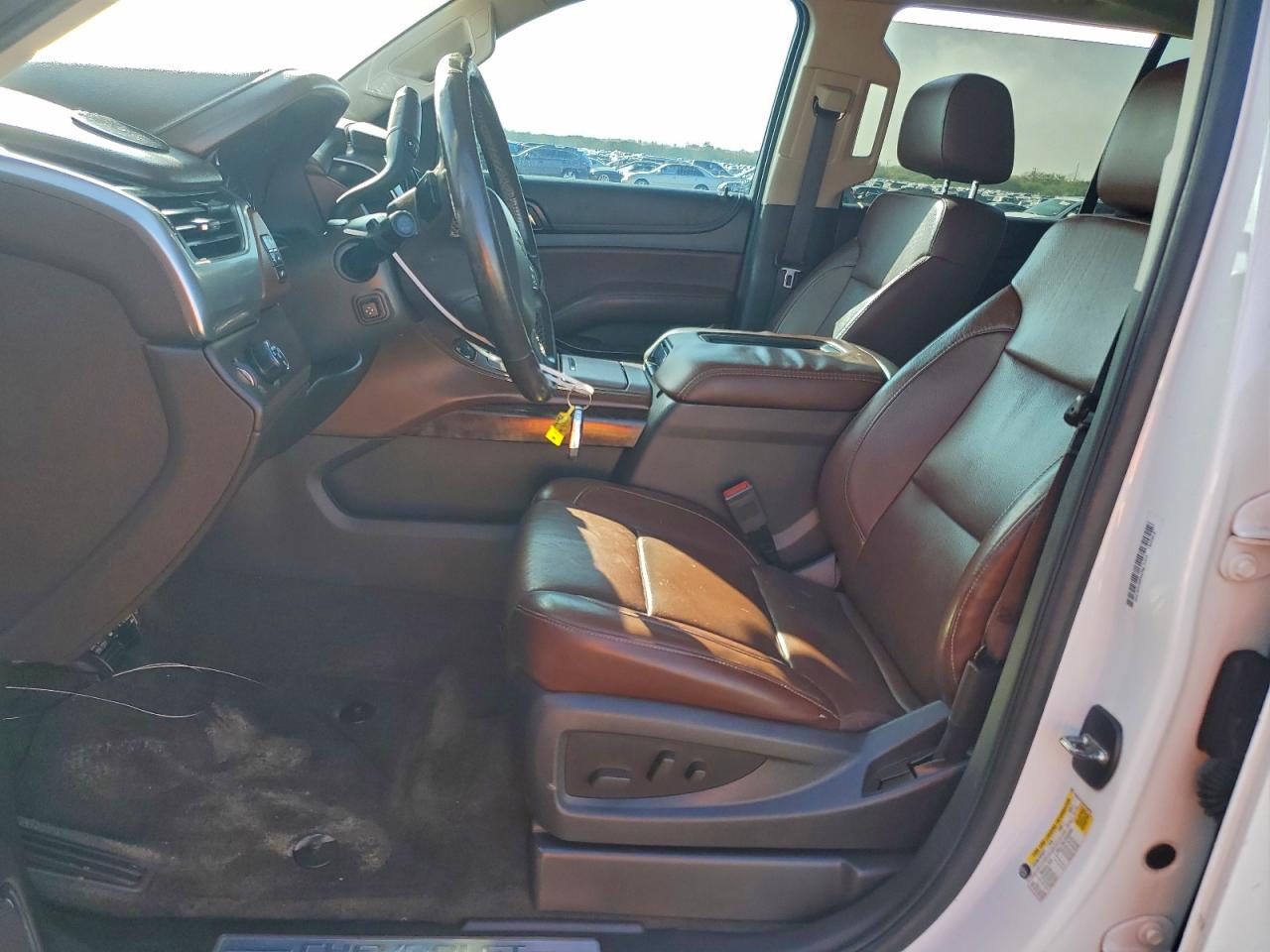 Chevrolet Suburban C1500 Ltz Image 7