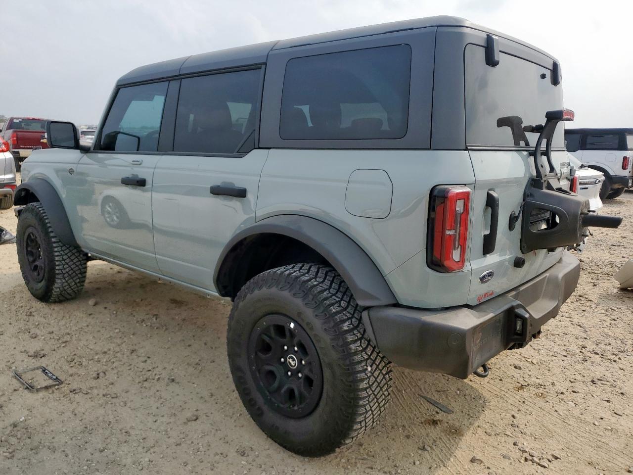 Ford Bronco Base Image 2