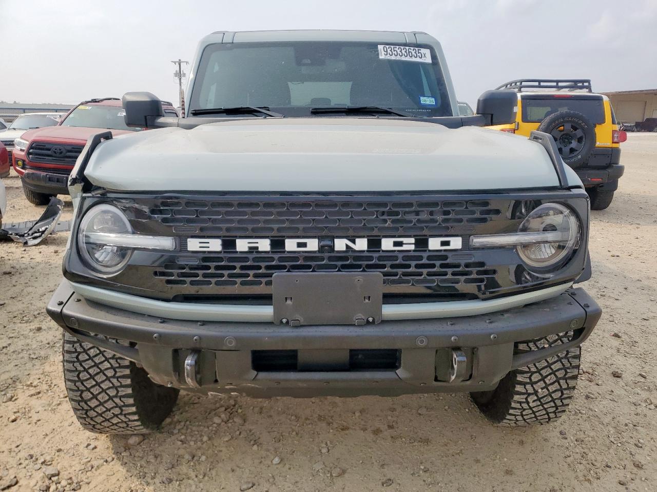 Ford Bronco Base Image 8