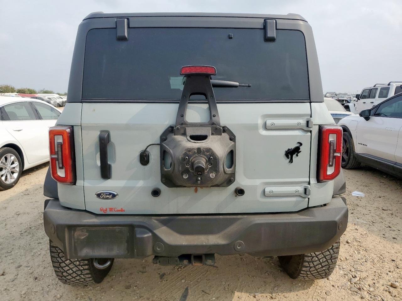 Ford Bronco Base Image 7