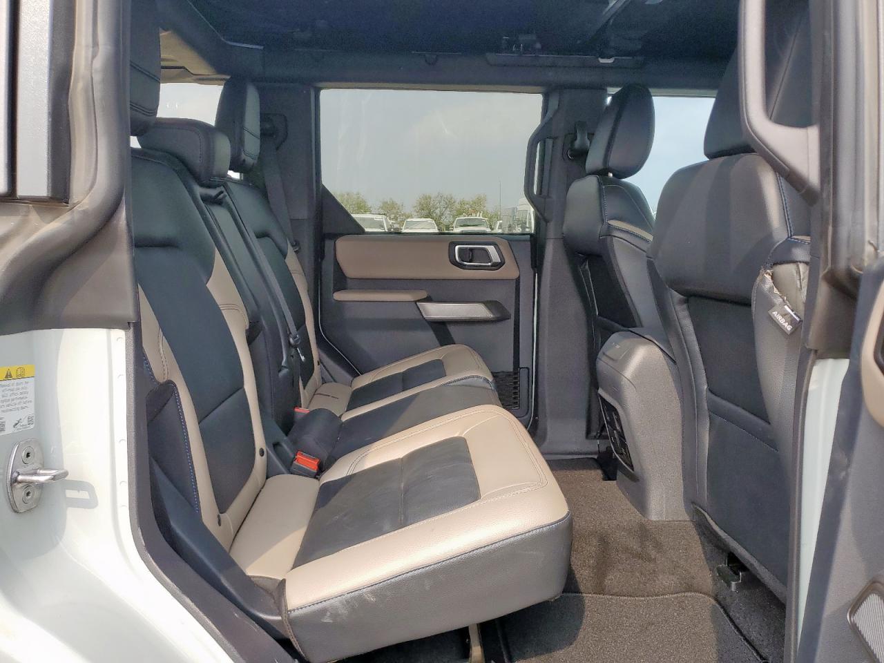 Ford Bronco Base Image 12