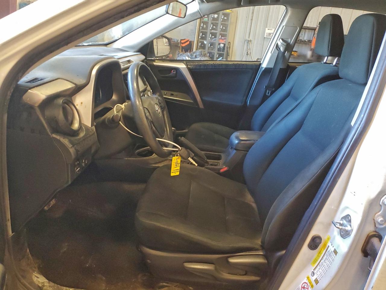 Toyota RAV4 Le Image 10