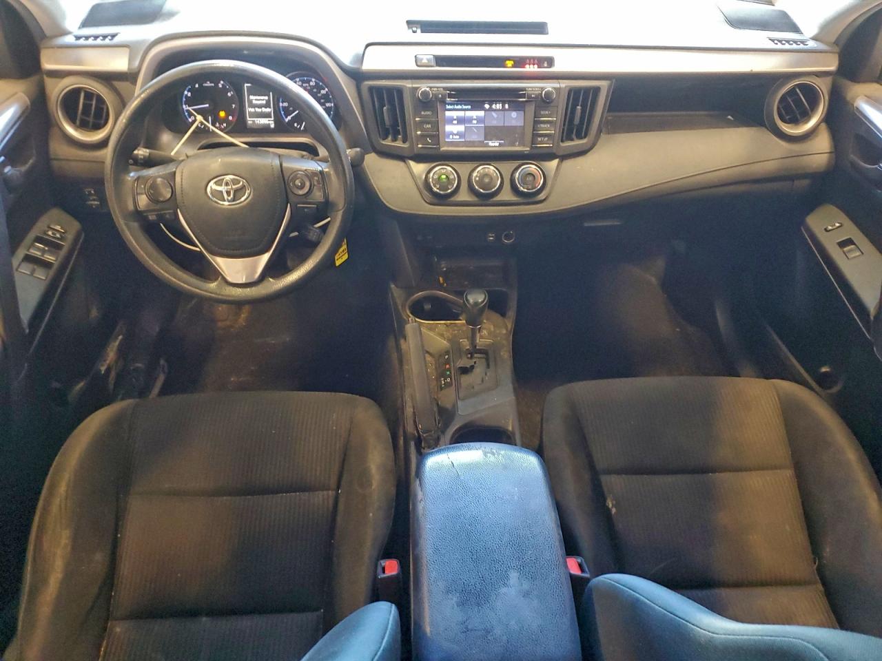 Toyota RAV4 Le Image 8