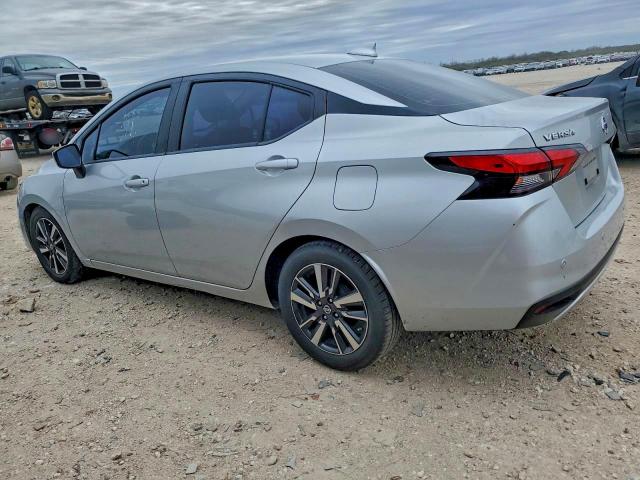 Nissan Versa Sv Image 6