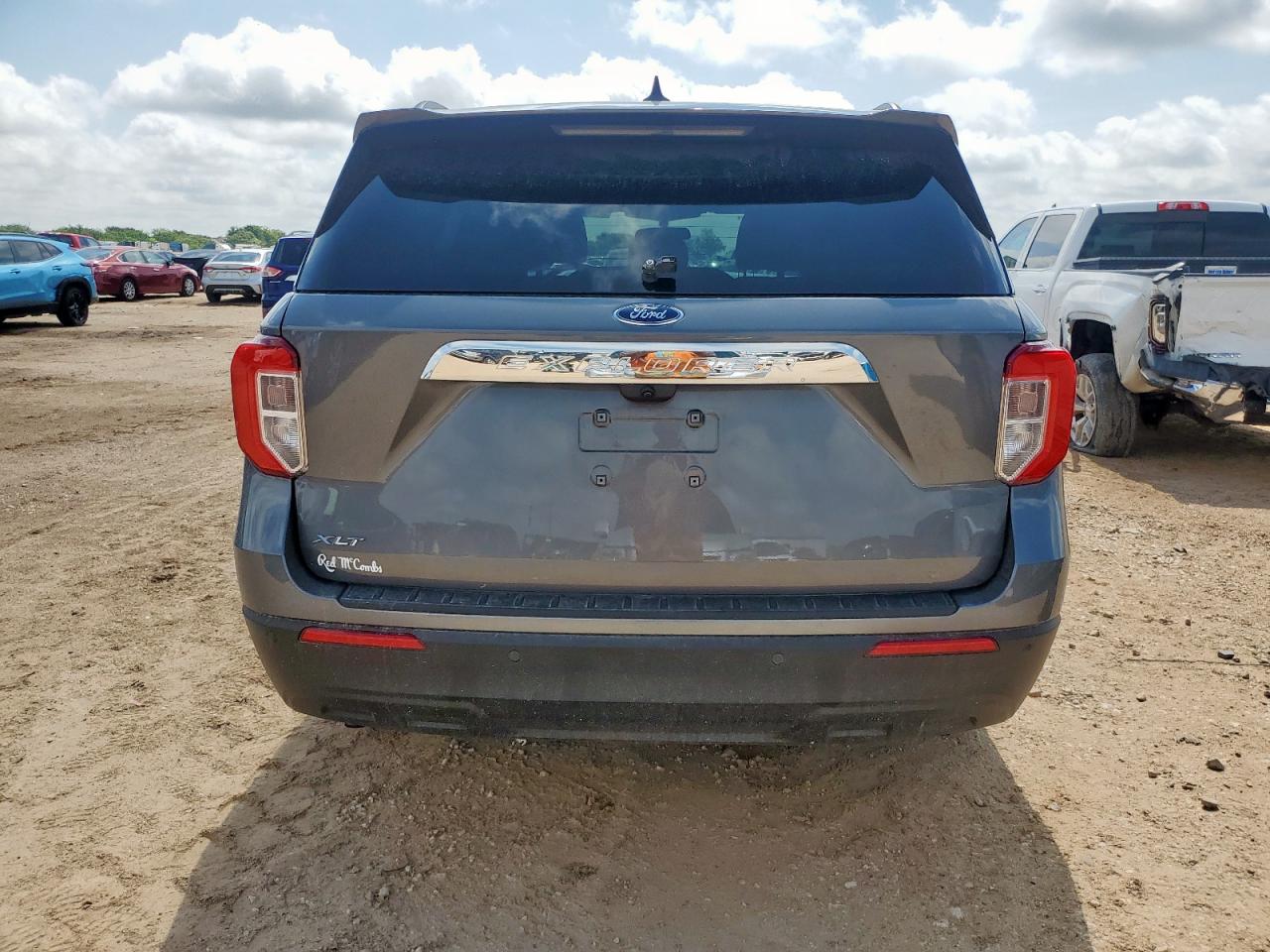 Ford Explorer Xlt Image 8
