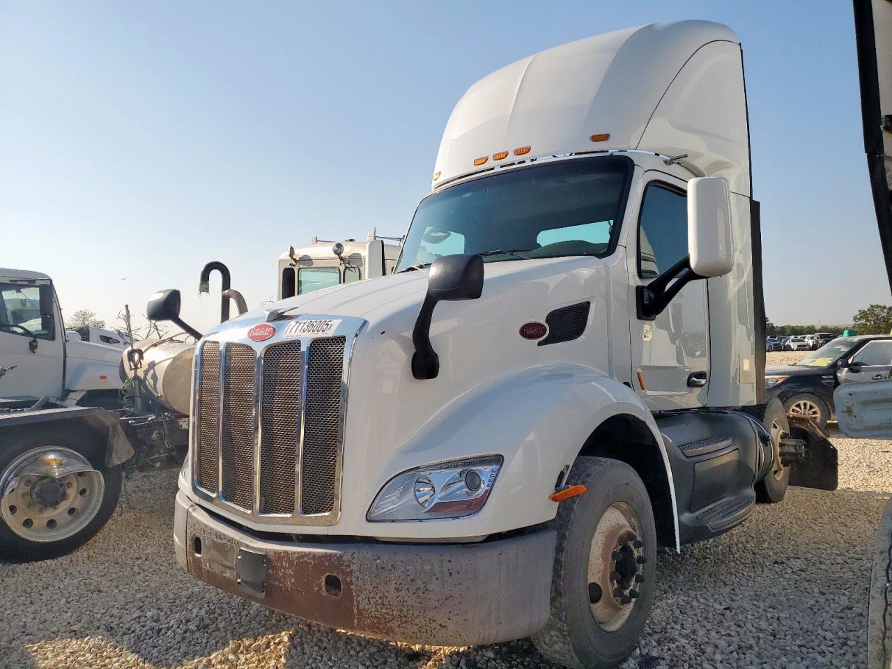 Peterbilt Tractor 579 Image 7