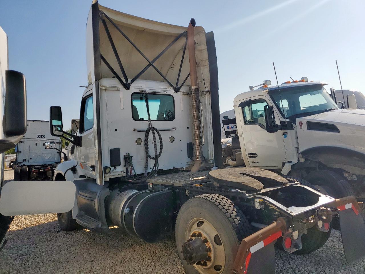 Peterbilt Tractor 579 Image 4