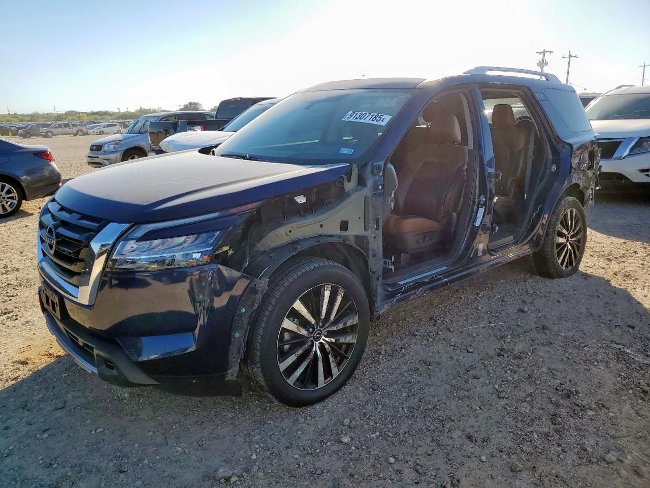 Nissan Pathfinder Platinum Image 1