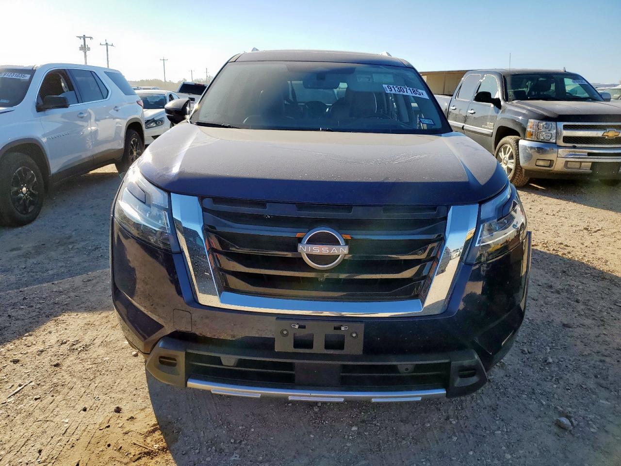 Nissan Pathfinder Platinum Image 9