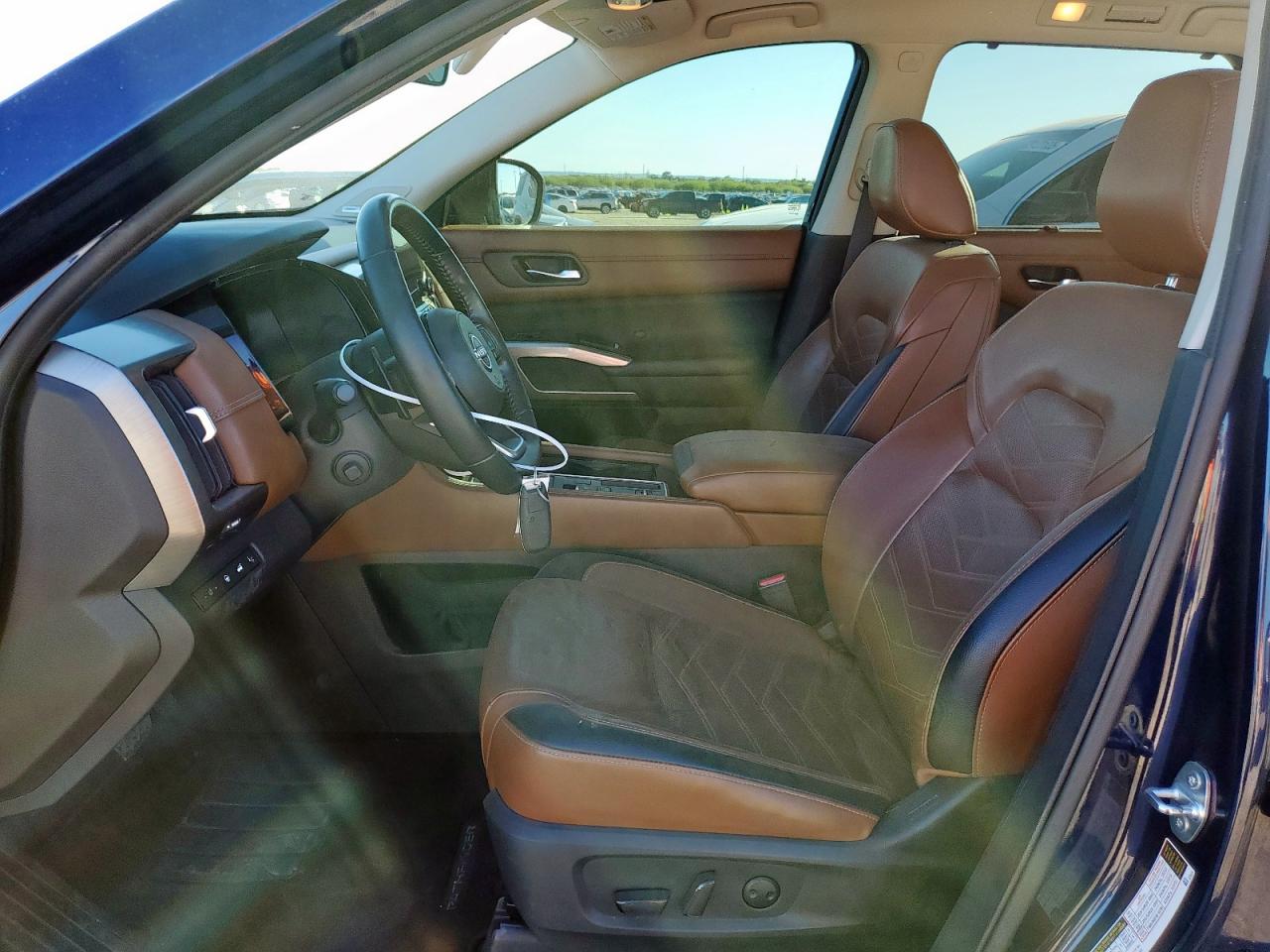 Nissan Pathfinder Platinum Image 4