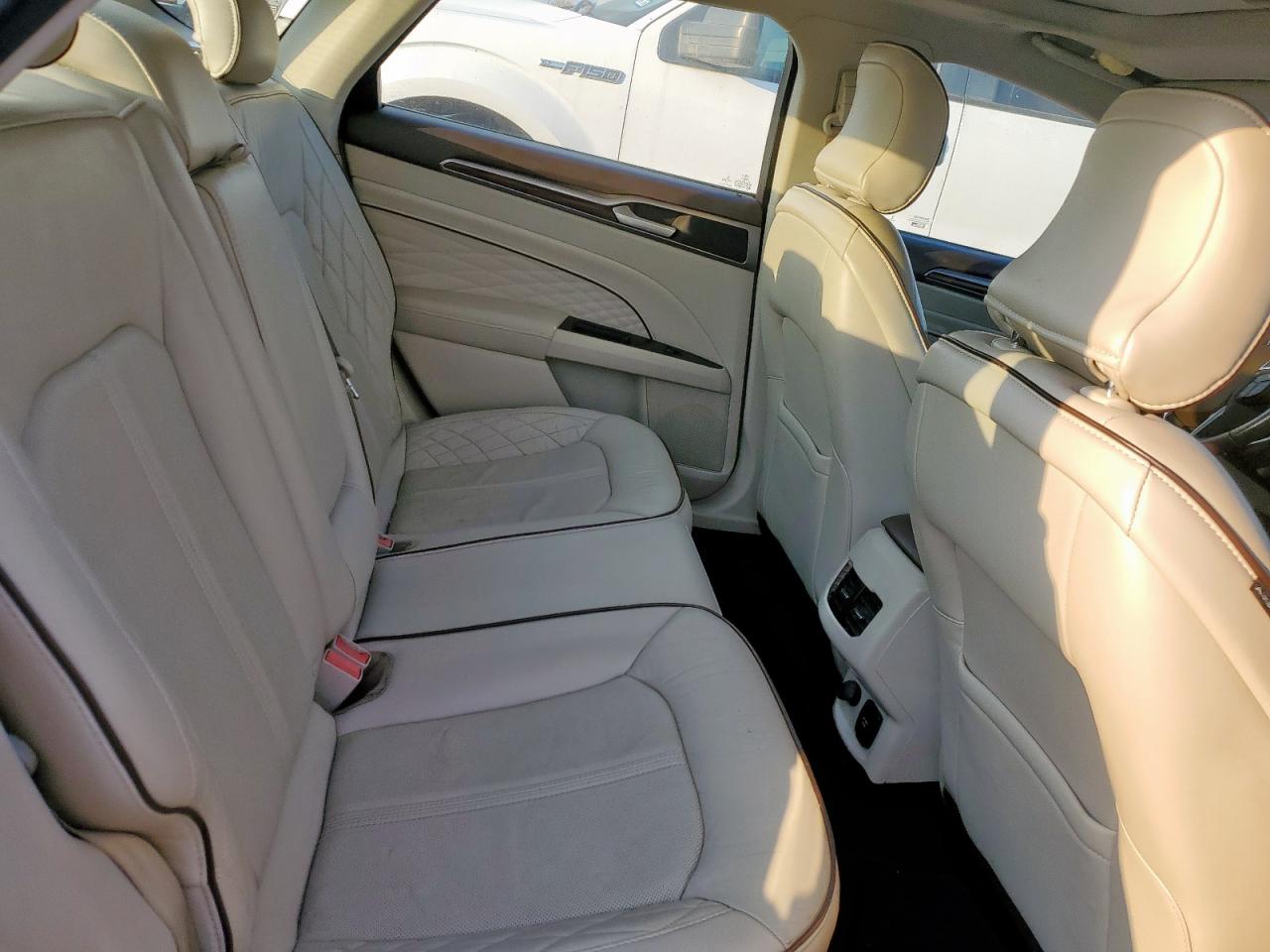 Ford Fusion Titanium Hev Image 12