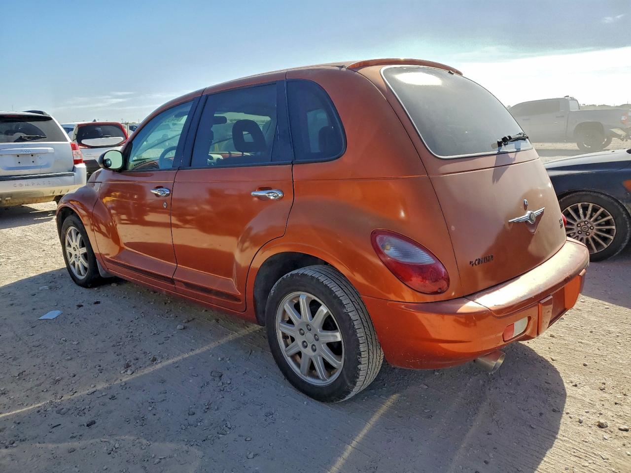 Chrysler PT Cruiser Touring Image 4
