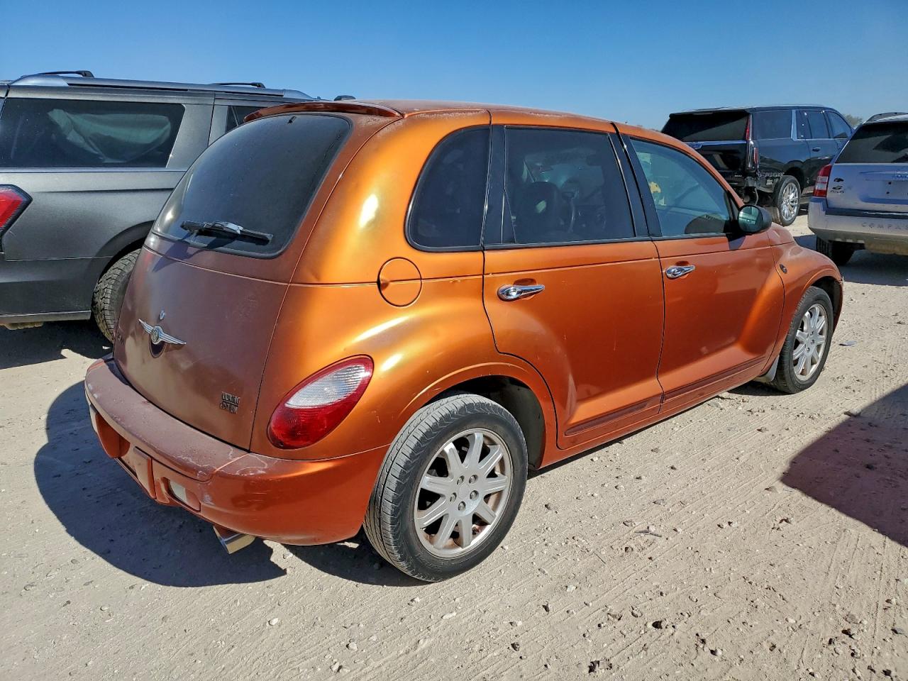 Chrysler PT Cruiser Touring Image 3