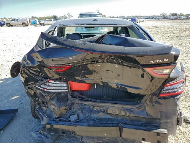 Nissan Maxima Platinum Image 11