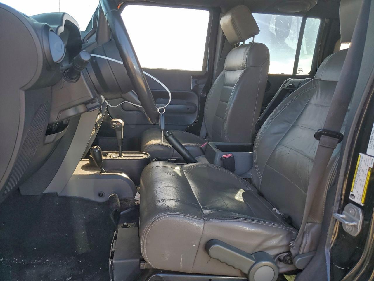 Jeep Wrangler Rubicon Image 12