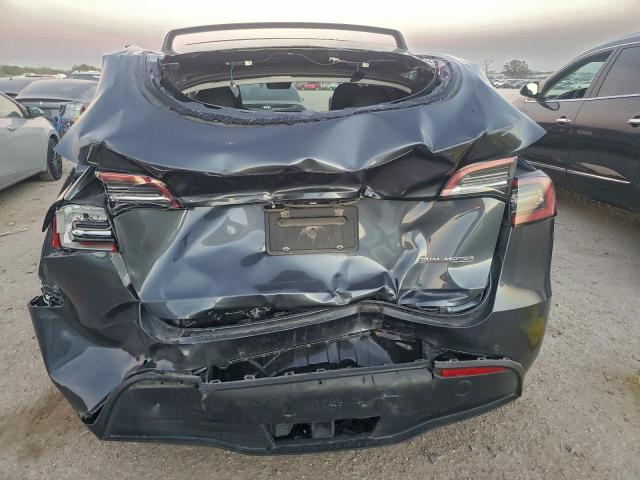 Tesla Model Y Image 9