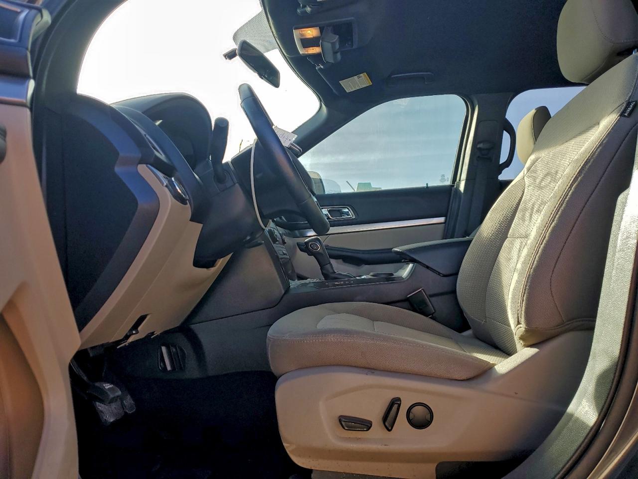 Ford Explorer Xlt Image 11