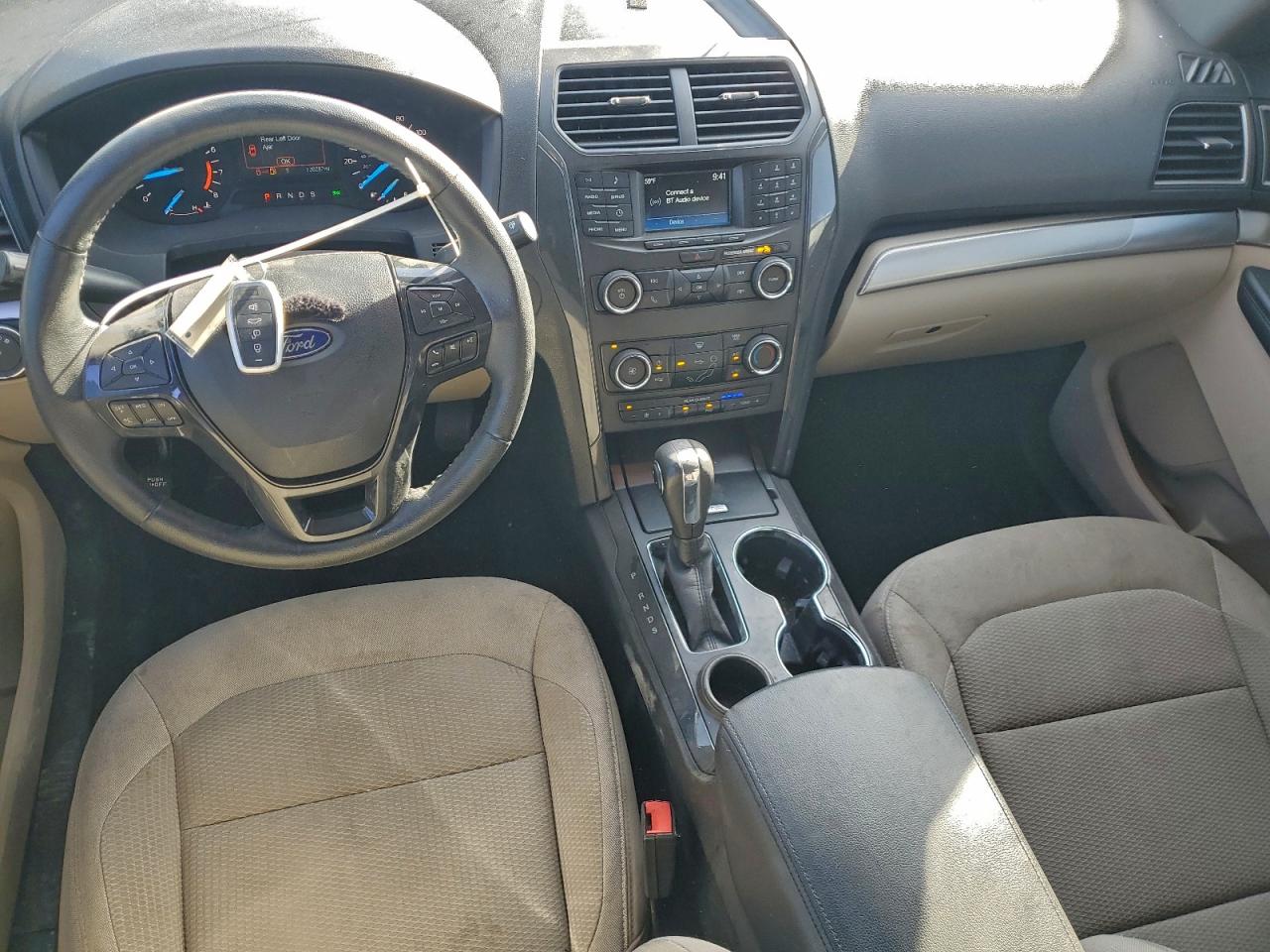 Ford Explorer Xlt Image 8