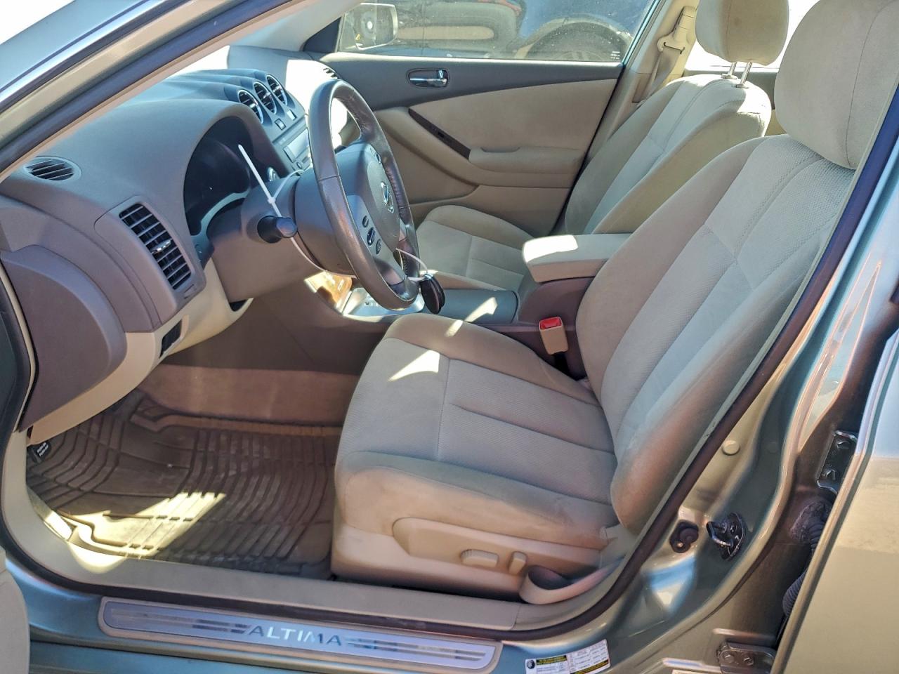 Nissan Altima 2.5 Image 9
